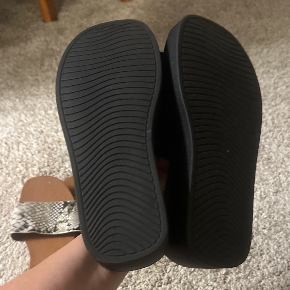 Mix No. 6 Black Ribbed Slide Sandals - Picture 3 of 3